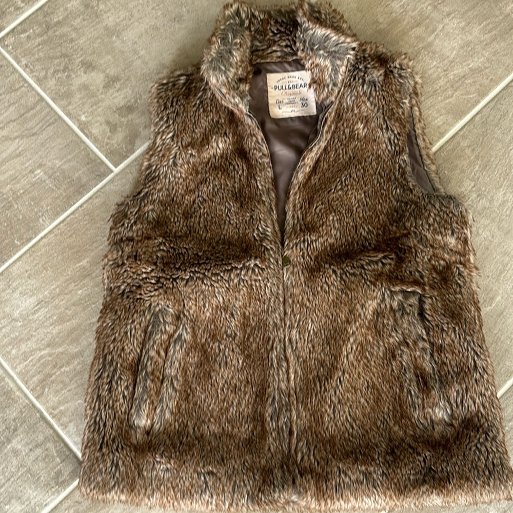 Woman’s Large Faux Fur Vest. Collared with front zipper.  2 side pockets.
